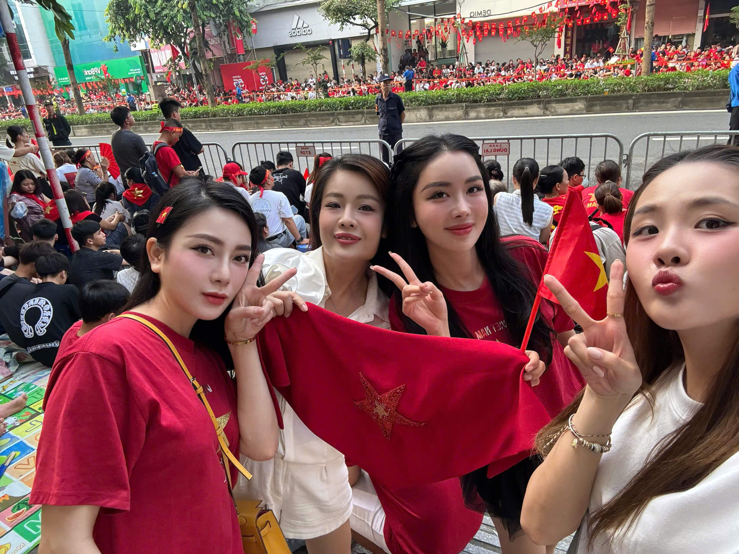 The Star of Vietnam8